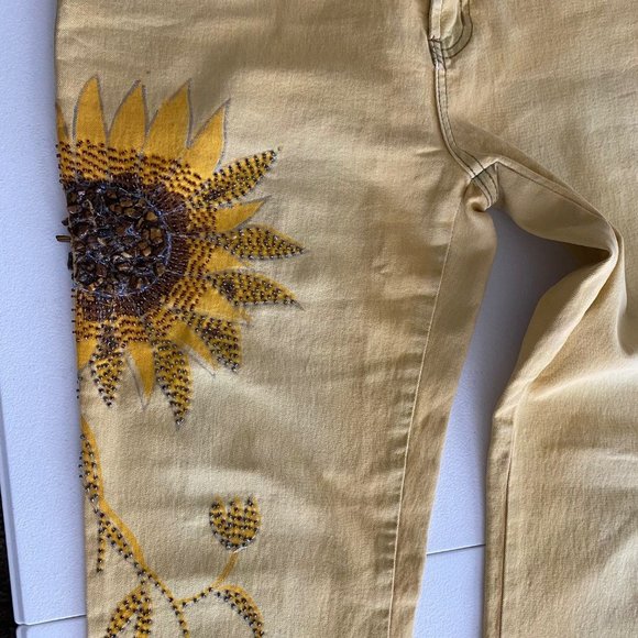 YELLOW FLORAL SEQUIN CROPPED BOOT CUT JEANS YELLOW SIZE 31 - Picture 5 of 8
